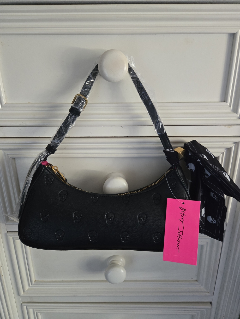 Betsey Johnson Get Ahead Black Small Shoulder Bag NWT - Picture 8 of 9